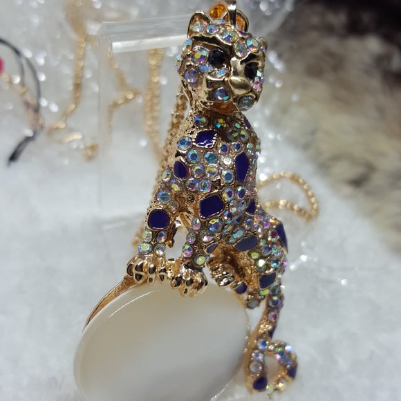 SPOTTED WILD CAT Pendant and chain - Picture 6 of 11